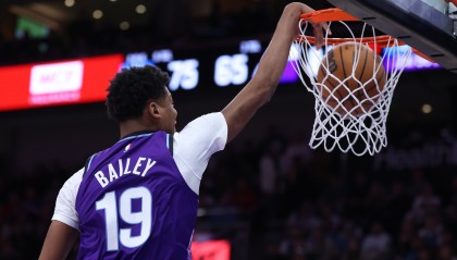 开云APP-【菜鸟】贝利25分6板 弗拉格21分11板 科比·桑德斯11分&amp;三分4中3