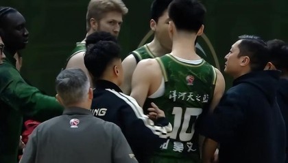 开云体育官网-南京同曦突发内讧！郭昊文赵柏清暂停间歇爆发口角欲动手